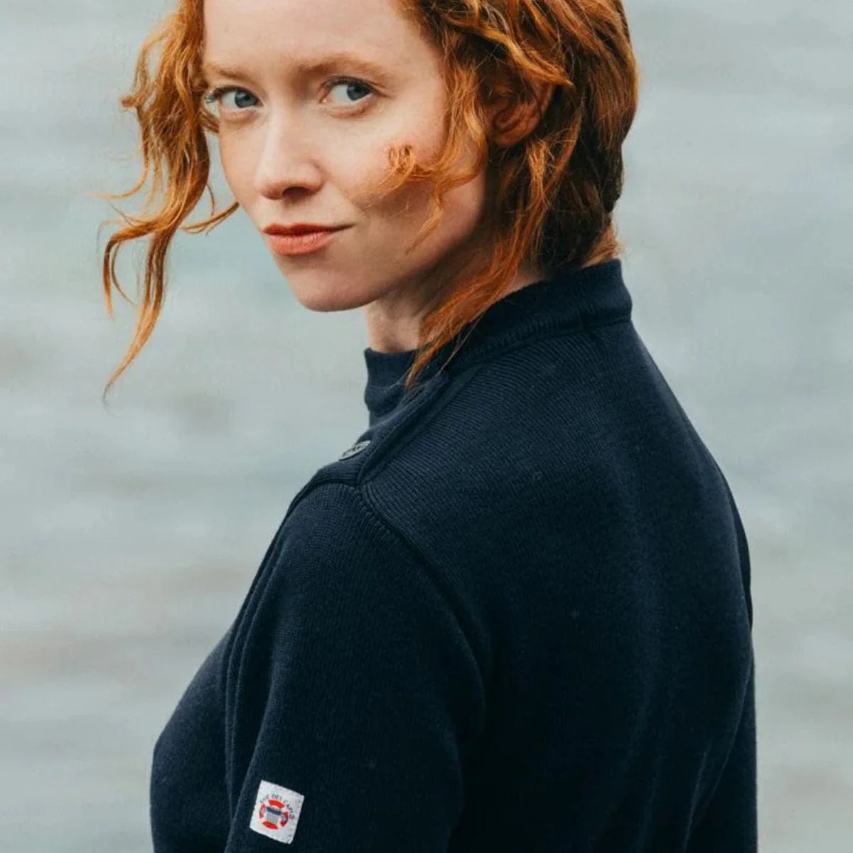 Pull marin femme 100 % laine bleu marine – Image 3
